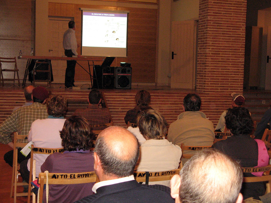 José Cuesta en su conferencia